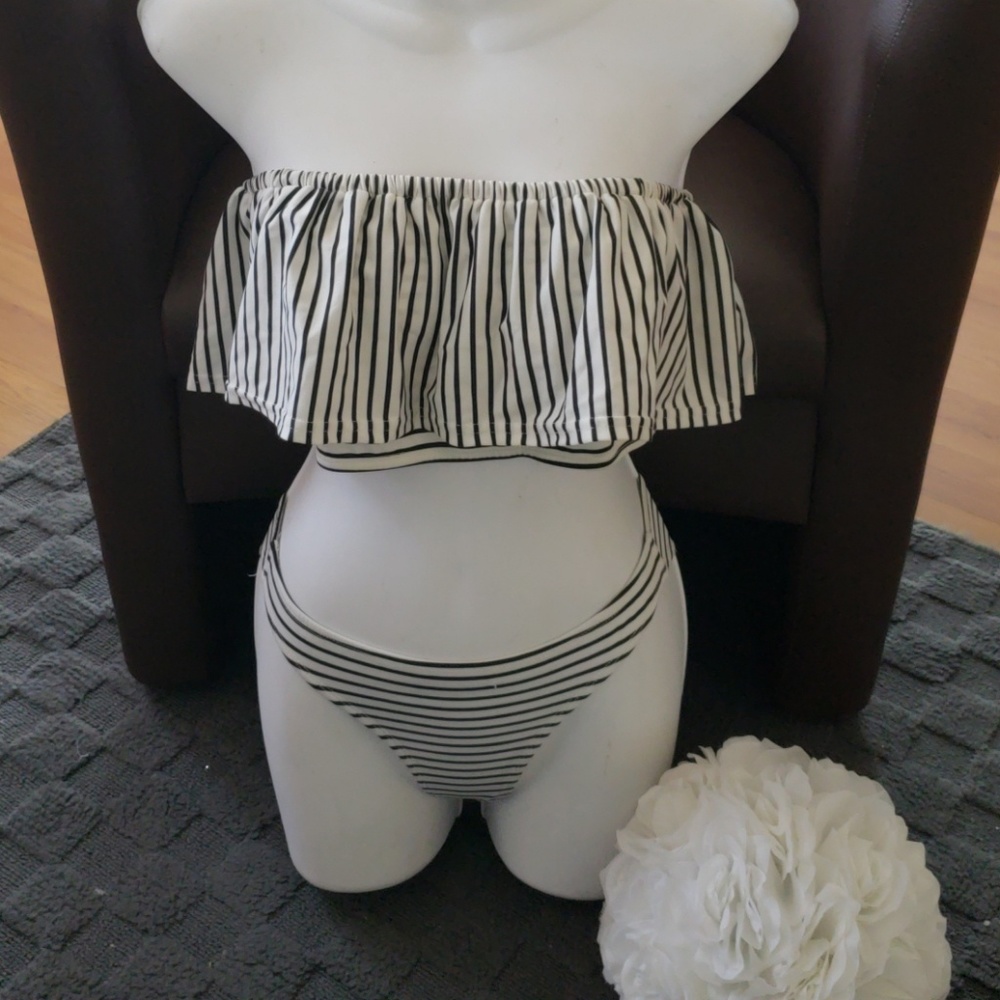 Bathing suit - Picture 2 of 4